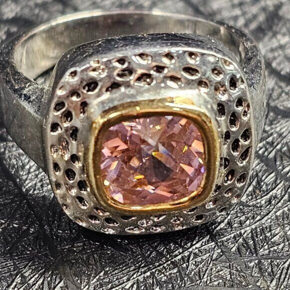 Source Unknown Jewelry - 18K GE - Silver Tone with Pink Cubic Zirconia in Center - SIZE 6